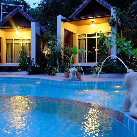 באן קרוט Baan Klang Aow Beach Resort מראה חיצוני תמונה